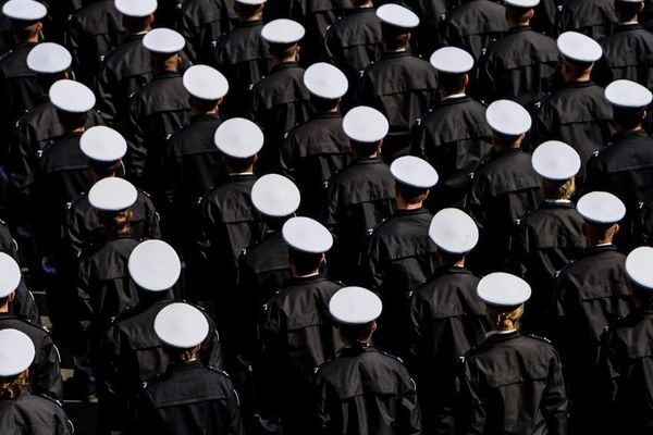 Des policiers alignés lors d’une cérémonie d'affectation de nouveaux gardiens de la paix dans la cour de la préfecture de police de Paris (illustration).