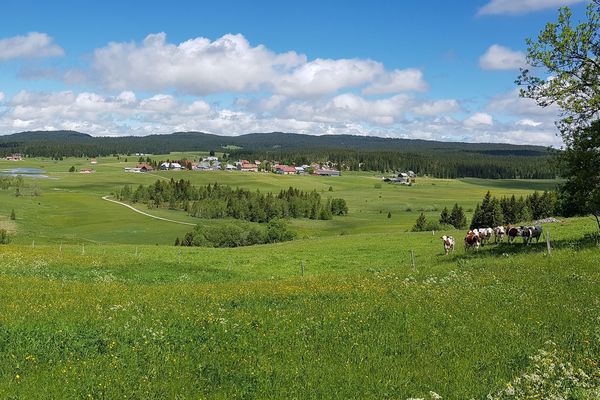 Tout près de la frontière avec la Suisse, Chapelle-des-Bois, dans le Haut-Doubs, a été un lieu de passage pour les réseaux de la Résistance et les réfugiés.