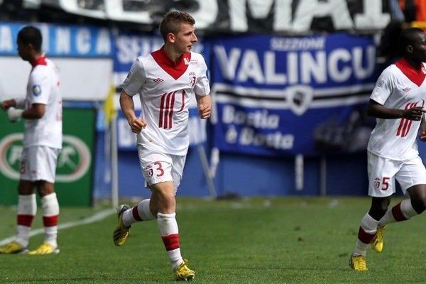 Lucas Digne pourrait tripler son salaire en quittant le LOSC pour le PSG.