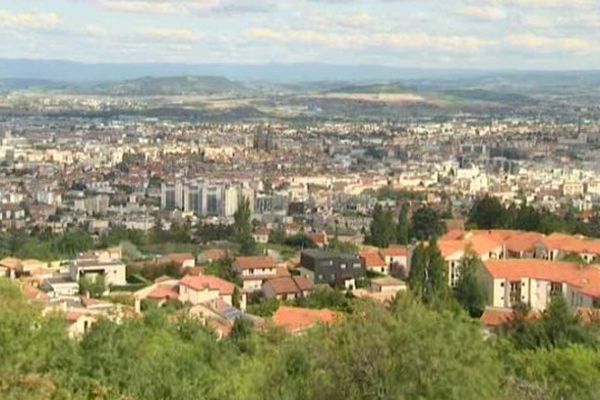 Clermont-Ferrand, capitale du Puy-de-Dôme. En 2017 ce département ne comptera plus que quatorze communautés de communes au lieu de quarante-quatre actuellement.