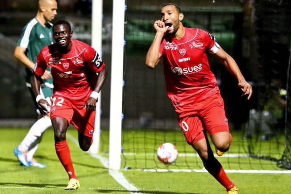 Yunis Abdelhamid (à droite) quitte Valenciennes pour la Ligue 1 avec Dijon.