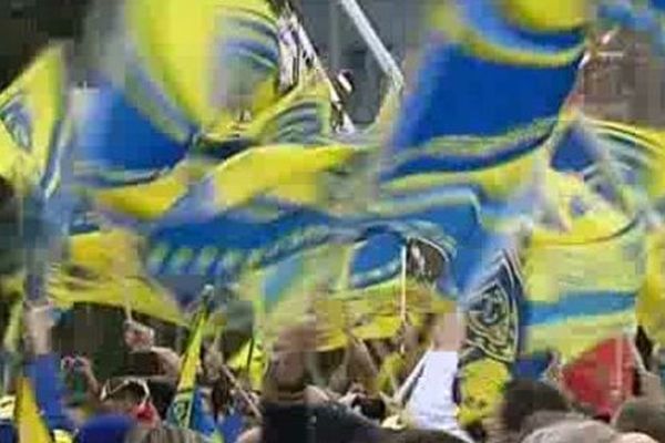 Les drapeaux Yellow Army