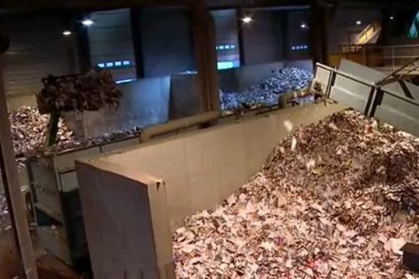 Le centre de tri des déchets de Dijon