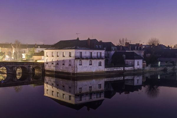 Vue matinale des quais de Sablé-sur-Sarthe.