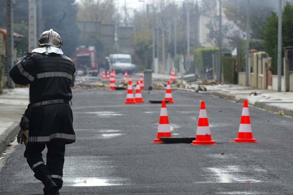 Dans l'Allier, à Montluçon, une fuite de gaz a été signalée dans le quartier de Nerdre ce vendredi 14 juillet. Le gaz a été coupé pendant l'intervention des pompiers et de GRDF, 1200 foyers sont concernés. 