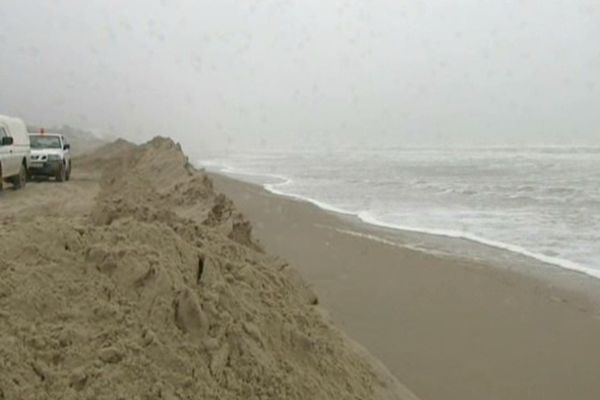 Le mer agitée perturbe les préparatifs du circuit sur la plage du Touquet depuis quelques jours. 