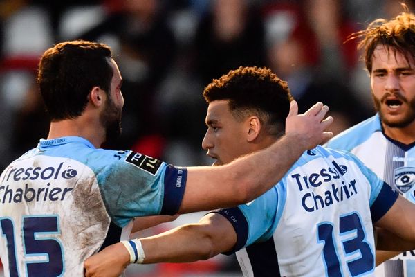 Les joueurs du MHR célèbrent leur victoire contre Toulon.