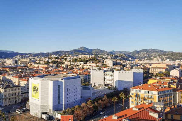 Christian Estrosi a annoncé le 19 janvier 2020 lors de son 1er meeting de campagne qu'il souhaitait démolir Acropolis et le Théâtre national de Nice pour prolonger la Promenade du Paillon.