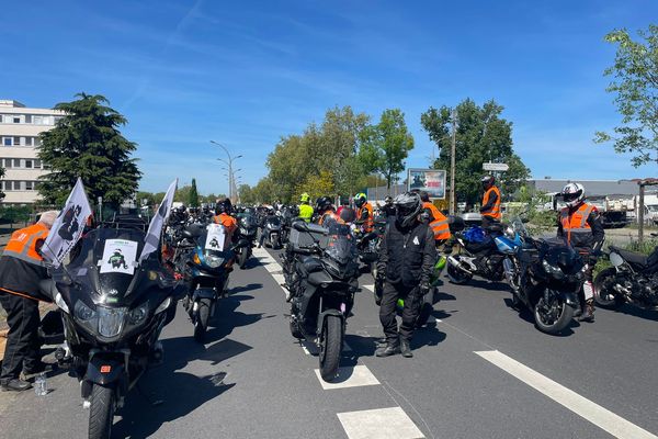 Près de 2000 motards manifestent "bruyamment" à Toulouse contre le contrôle technique obligatoire à partir du 15 avril