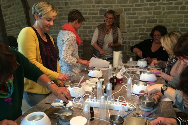 Les ateliers de fabrication de cosmétiques naturels organisés par Alexandra Henrissat intéressent avant tout les femmes, et la moyenne d'âge se situe entre 30 et 45 ans. 