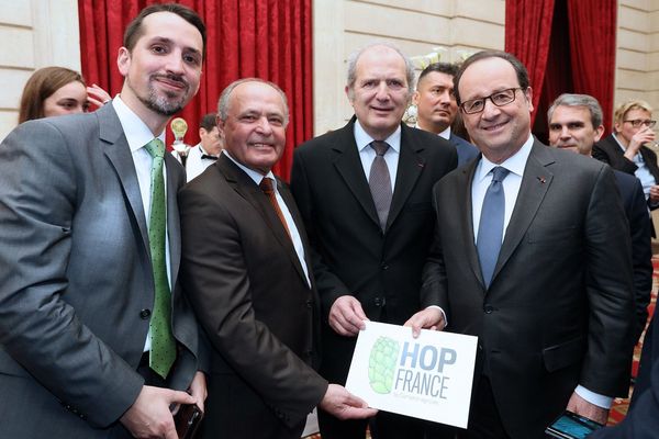 Les représentants du Comptoir agricole avec François Hollande, le 24 mars 2017.