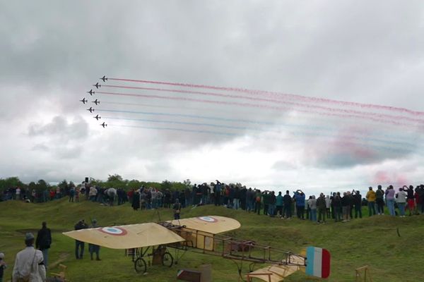 Au cœur du champ de bataille de Verdun l'hommage de la Patrouille de France aux pilotes de la Grande Guerre.