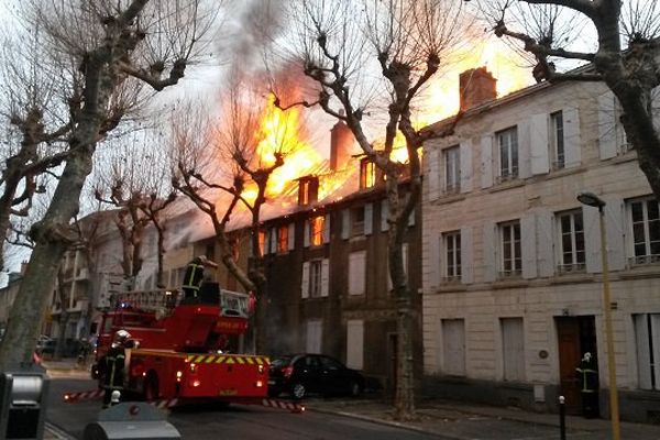 Samedi matin, les pompiers étaient toujours en cours d'intervention en plein centre de Millau