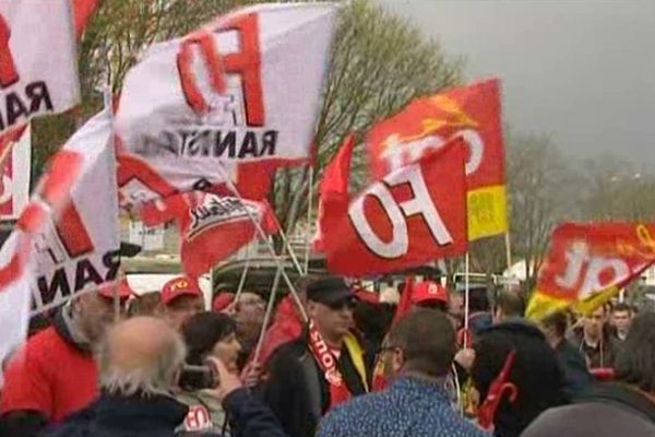 Les manifestants à La Rochelle ce mardi matin 9 avril