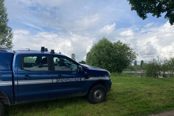 Les recherches sont compliquées à effectuer à cause de l'eau trouble.