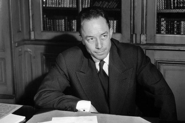 Camus en 1957, après avoir reçu le prix nobel de littérature