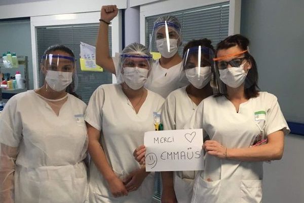 Des soignantes du Centre Hospitalier de Tourcoing. En tout Emmaüs-Tourcoing a distribué ses visières dans 15 hôpitaux et 30 Ehpad. 