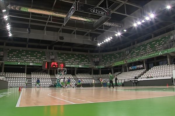 le jeune joueur a été réanimé dans la salle du Chaudron où se déroulait l'entraînement