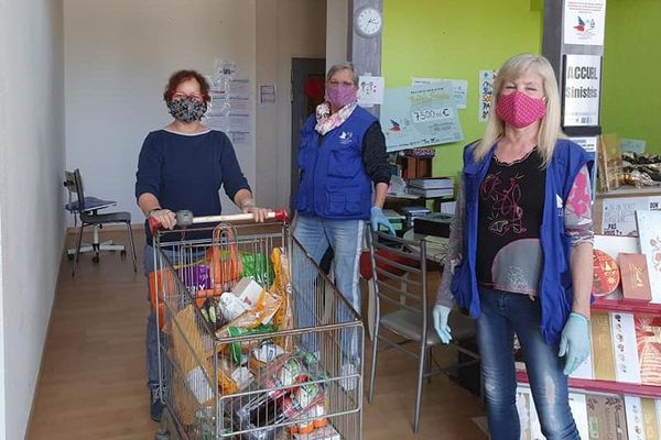 Une distribution alimentaire au Teil (Ardèche) durant le confinement au Coronavirus