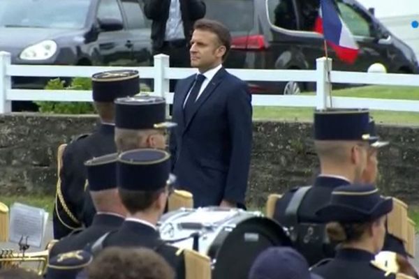 Emmanuel Macron est à Plumelec dans le Morbihan pour rendre hommage aux maquisards de Saint Marcel