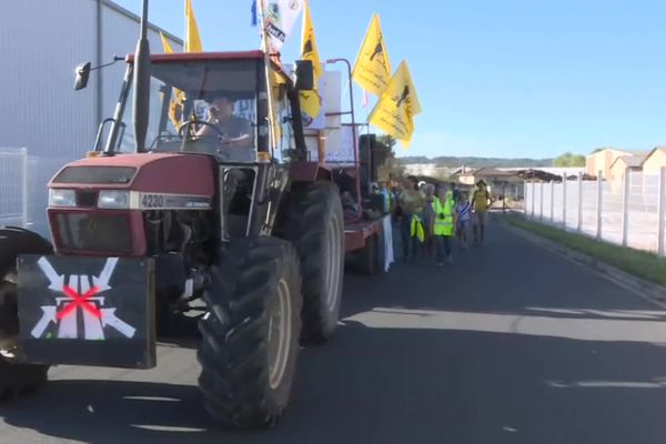 Les opposants au projet de l’autoroute A69 qui doit relier Toulouse et Castres, terminent leur manifestation ce lundi après-midi devant la sous-préfecture de Castres.