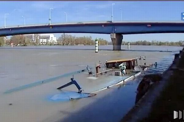 Une péniche, qui faisait route vers Chalon-sur-Saône, a coulé dans le Rhône à hauteur de Valence