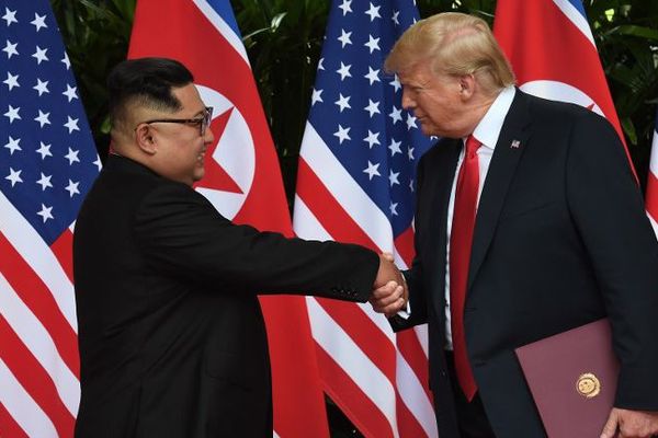 La rencontre entre Donald Trump et Kim Jong-un, le 12 juin à Singapour.