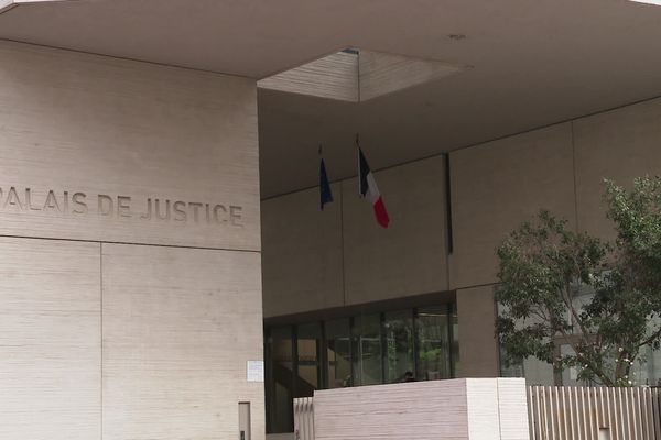 Les trois hommes comparaissent devant le tribunal correctionnel de Béziers.