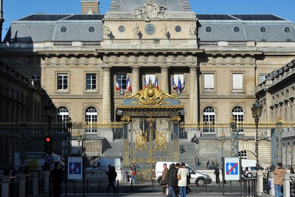 Le fiancé d'une des accusées de la tentative d'attentat près de Notre-Dame de Paris en 2016 est jugé devant la Cour d'assises spéciale de Paris pour "non-dénonciation d'un crime terroriste".