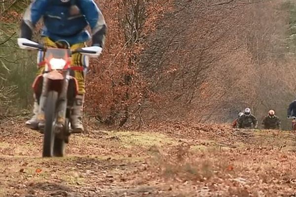 Ils sont venus du Cher chercher les reliefs du Limousin avec leur bécane.