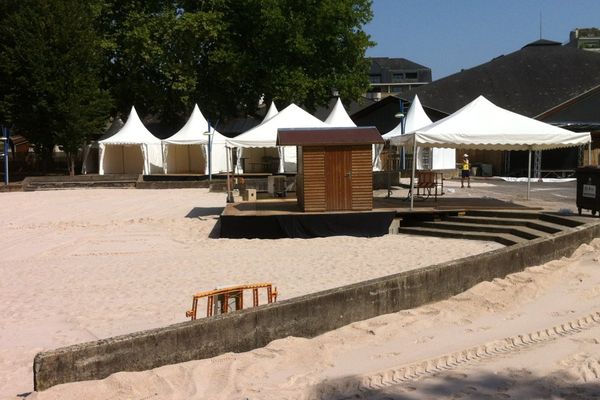 En plus des concerts le Brive Festival dispose d'une plage éphémère pourvues de nombreuses animations 