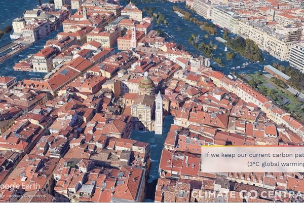 Ces images montrent les niveaux futurs de la mer projetés à la cathédrale Sainte-Réparate de Nice, en raison du réchauffement climatique d'origine humaine dans deux scénarios différents.