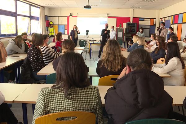 Une vingtaine d'élèves de seconde et de première des Lycées Fesch et Jules Antonini participe à ce concours.