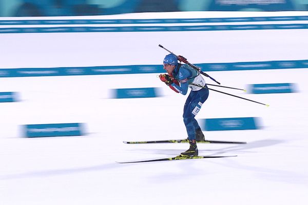 Dans cette course Quentin Fillon-Maillet a beaucoup tourné autour de l'anneau de pénalité, beaucoup trop. Image : F. Menestret