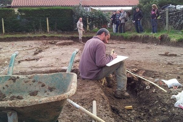 A Montans, les fouilles sont réalisées par l'Institut National de Recherches Archéologiques Préventives (INRAP). 