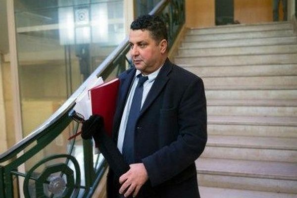 L'ancien président de l'université de Toulon, Laroussi Ouestlati, a été condamné mercredi à deux ans de prison dont un avec sursis pour corruption, détournement de fonds publics et faux pour avoir pris part à un trafic d'inscriptions d'étudiants chinois.
