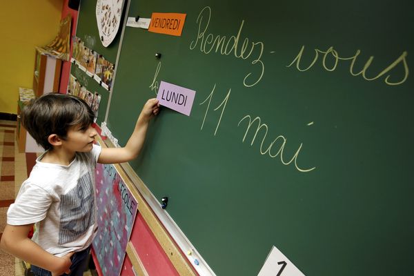 La réouverture des classes est prévue le 11 mai pour les élèves de maternelles et de primaires.