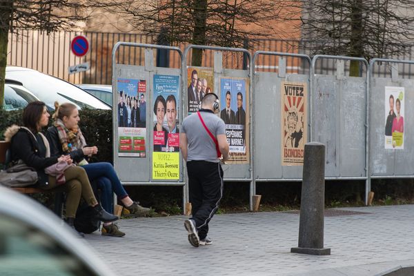 Des panneaux électoraux pour les élections départementales. 