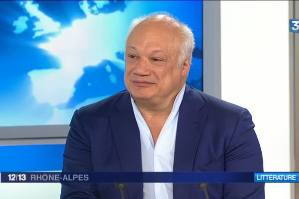 Eric-Emmanuel Schmitt sur le plateau du 12/13 à Lyon - 10/2/17