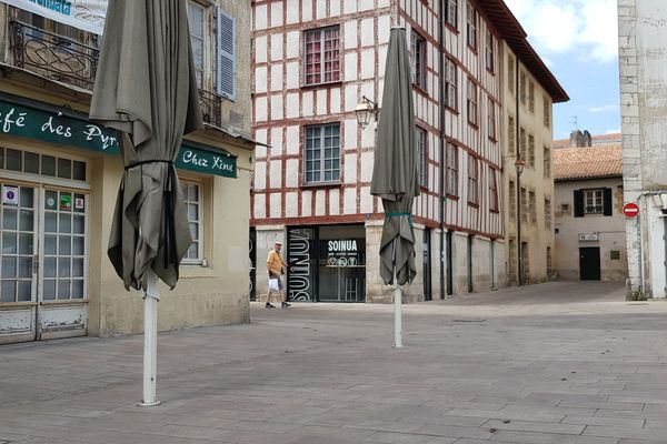 Cafés et terrasses fermés dans le petit Bayonne