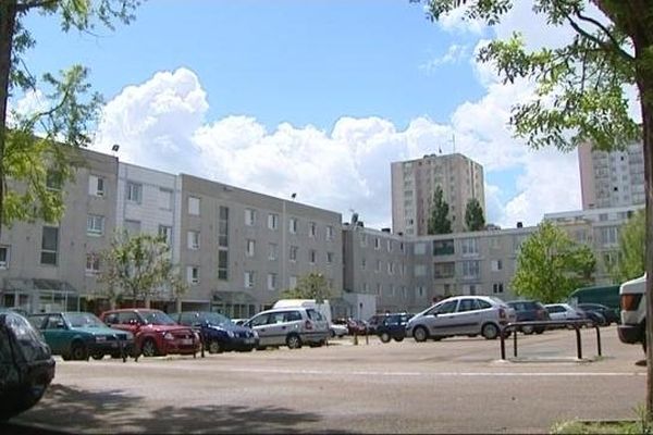 Dans l'Yonne, 26 personnes interpellées, tôt ce matin, pour trafic de stupéfiants, notamment dans cette ZUP d'Auxerre.