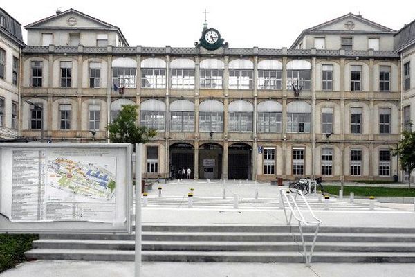 L'hopital de la Croix Rousse est habilité à traiter les malades d'Ebola 