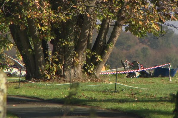 L'aéronef s'est écrasé alors qu'il entamait sa manœuvre d'atterrissage sur la piste de l'aérodrome de Couhé-Vérac (Vienne).