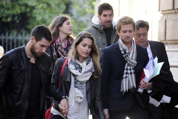 Montpellier - Nikola Karabatic, Luka, et leurs compagnes se rendent au palais de justice avec leurs avocats- 16 octobre 2012.