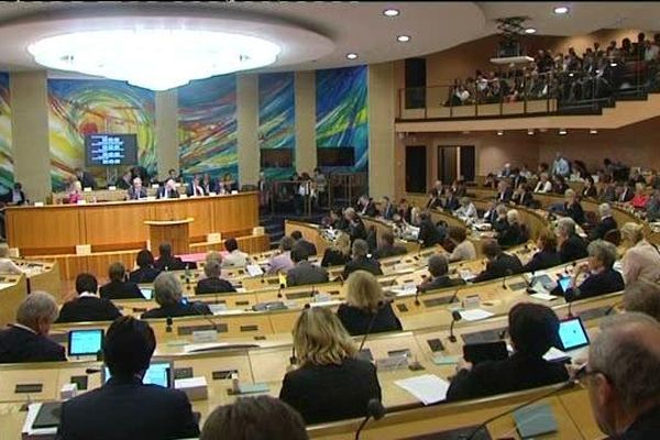 L'hémicycle de l'abbaye Saint Clément est désormais celle des sessions plénières du Grand Est