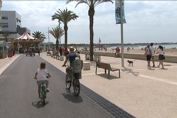 Touristes sur le littoral languedocien