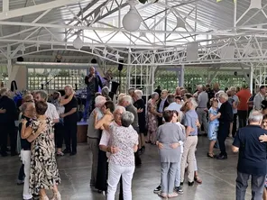 La Guinguette du Passage attire jusqu'à 300 danseurs chaque dimanche.