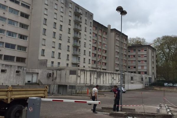 Le corps d'une femme a été retrouvé le 17 avril, à l'arrière d'un immeuble, place Juranville, à Bourges.