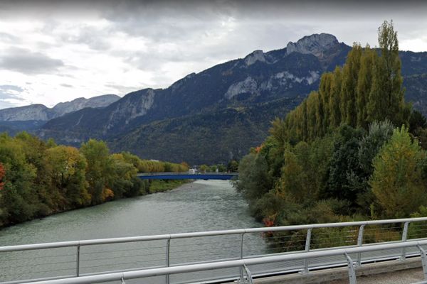 La rivière de l'Arve, à Bonneville.