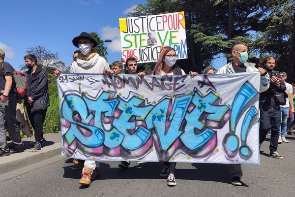 À Nantes, au départ de la marche blanche pour Steve Maïa Caniço, mort, tombé dans la Loire après une charge de police la nuit de la fête de la musique 2019